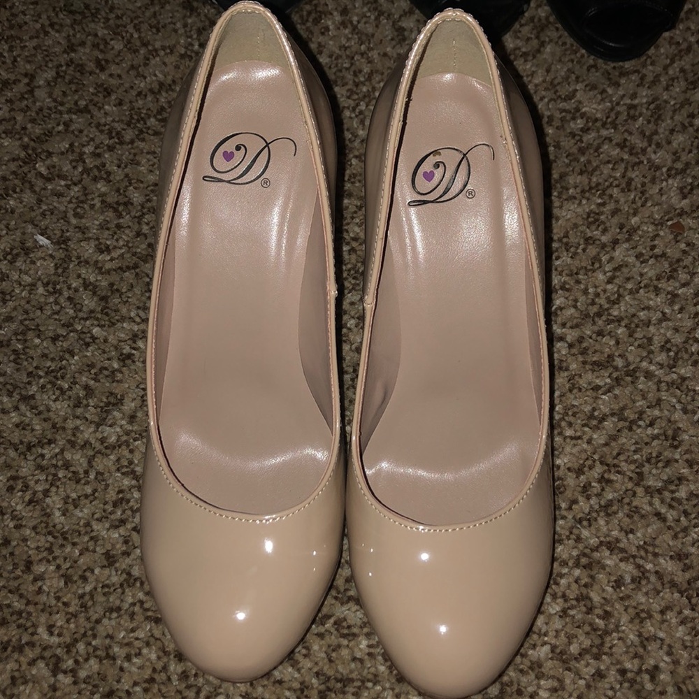 Beige/Cream Heels